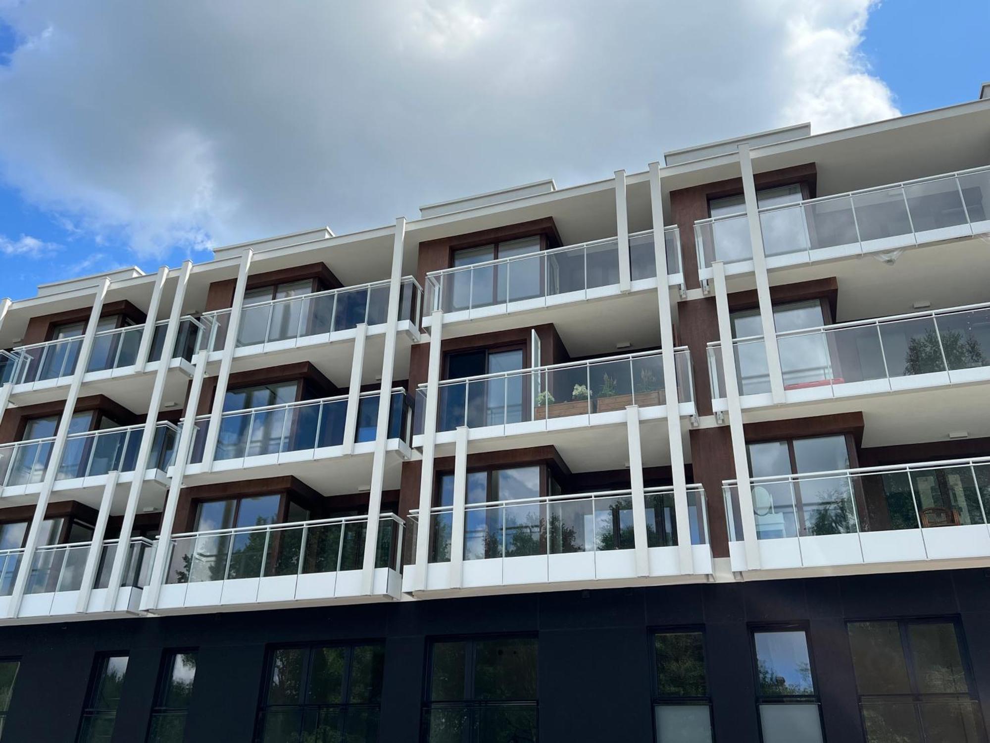 Apartament Spot Klonowa キェルツェ エクステリア 写真